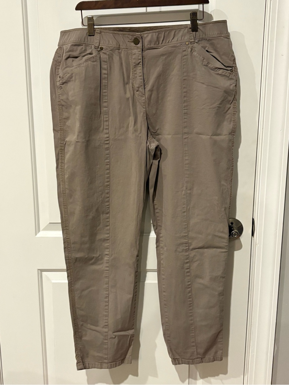 Chico's Taupe Cropped Pants
